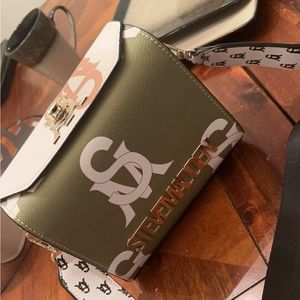A crossbody Steve Madden